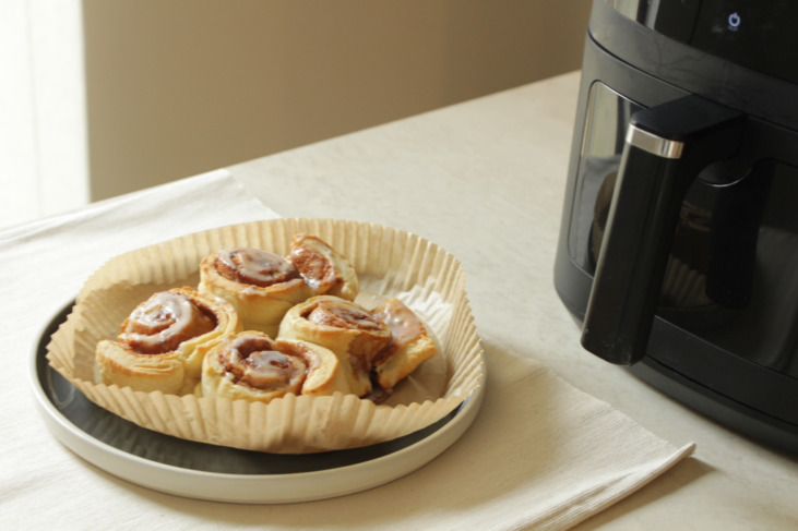 Cinnamon Rolls in de Airfryer SnackTastic®