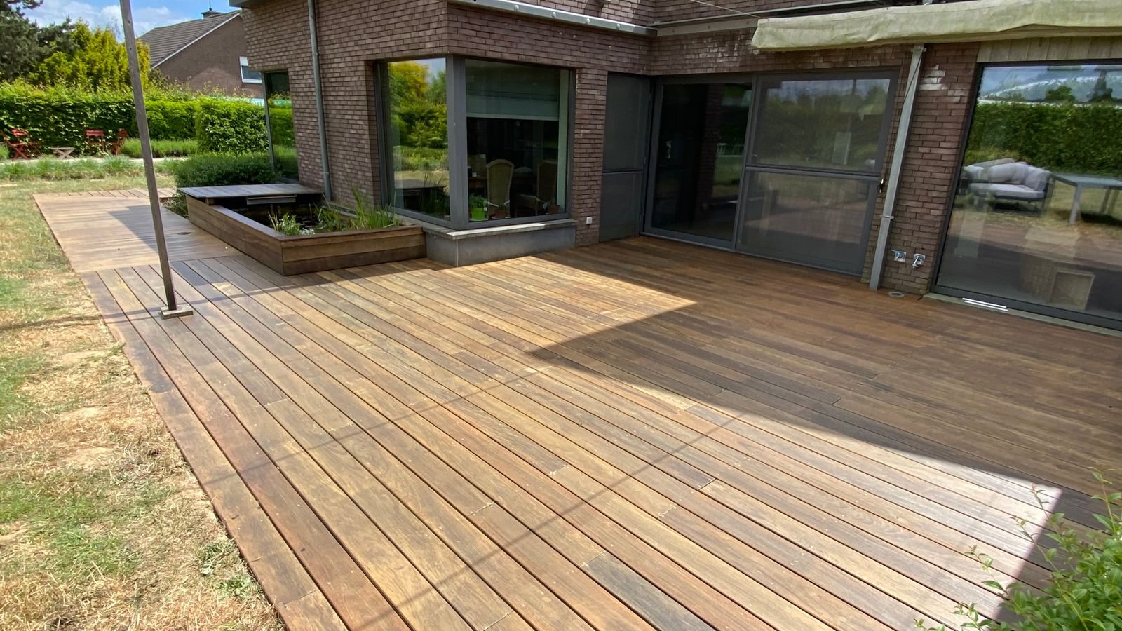 Terras ingeolied na het opschuren
