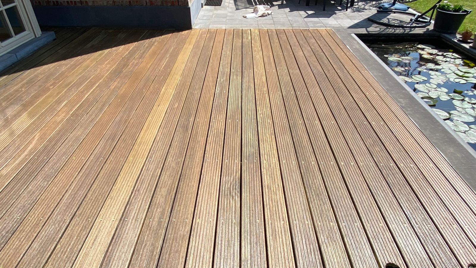 Dit terras werd behandeld met een transparante voedende olie.