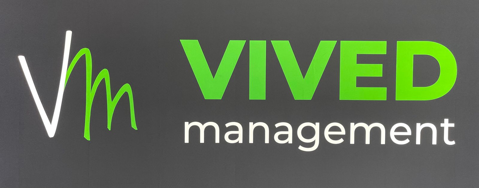 Comparative analysis: J&B hottack tester vs. competitors