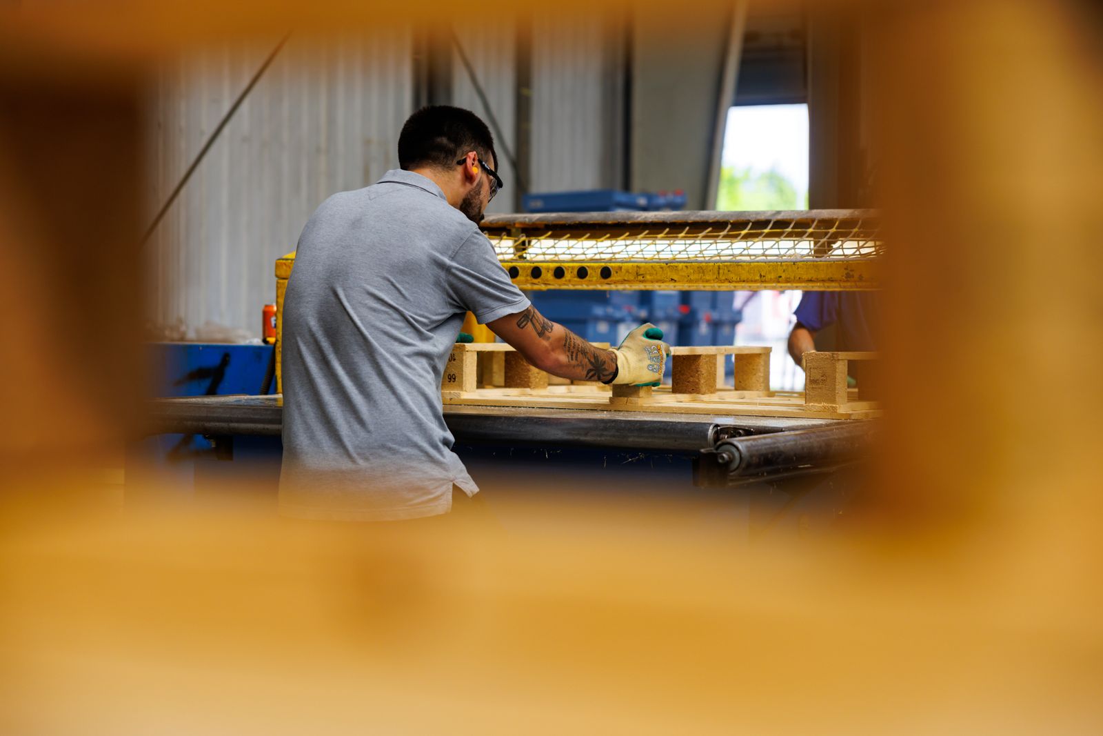 Nog de laatste loodjes voor t verlof: Even Doorbijten bij Hamelers Palletten