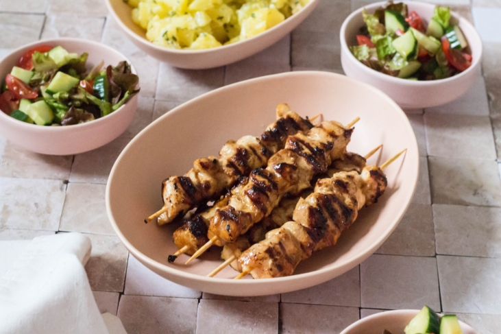 Gemarineerde kipsaté op de grill