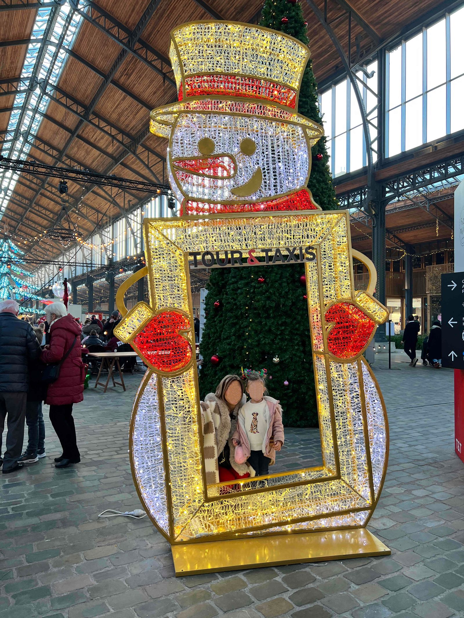 Kerstdecoratie-verlichte-sneeuwman (1).jpg