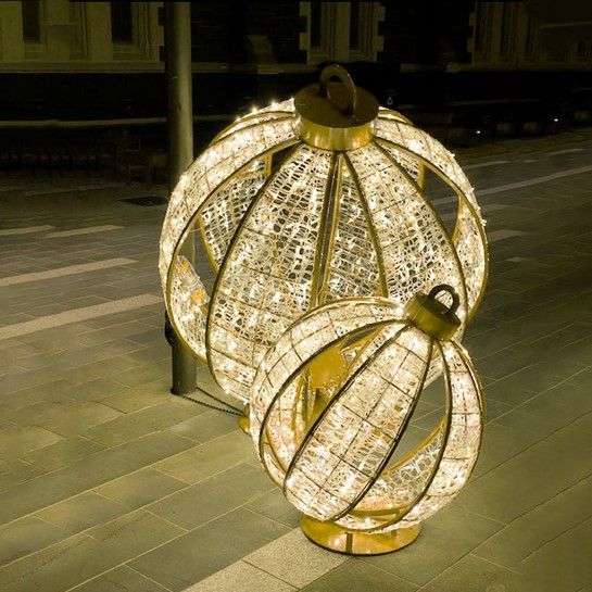 Kerstdecoraties-verlichte-kerstbal-kadoka (2).jpg
