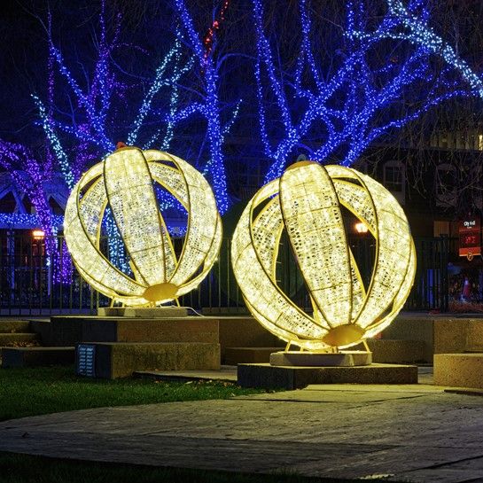 Kerstdecoraties-verlichte-kerstbal-kadoka (4).jpg