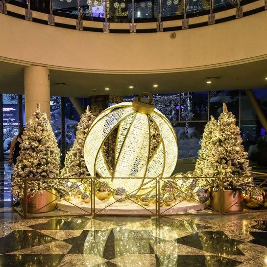 Kerstdecoraties-verlichte-kerstbal-kadoka (5).jpg