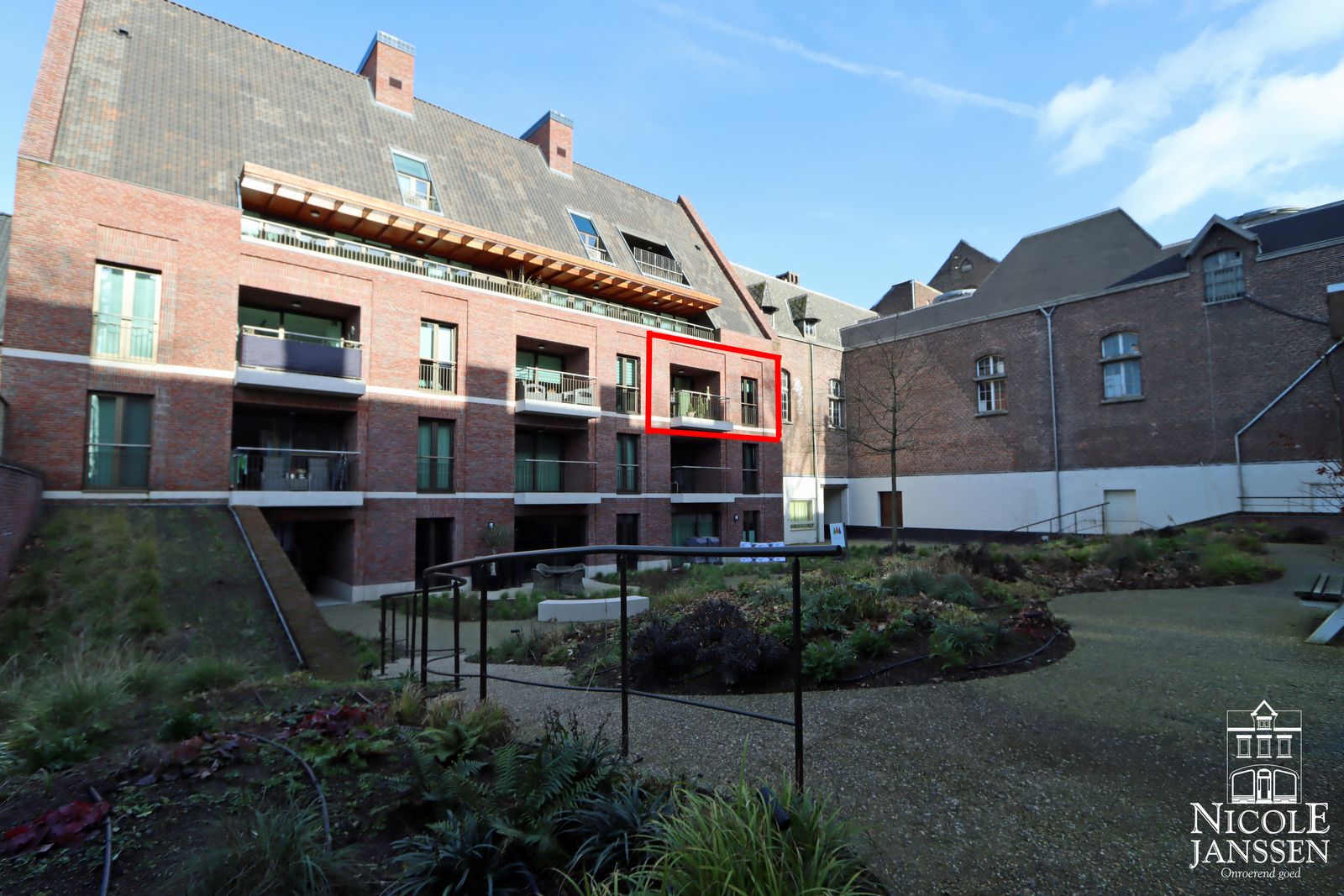 Nicole Janssen - appartement te koop - Boomgaardstraat 24 b21 te Maaseik - Binnenplein gebouw.jpg