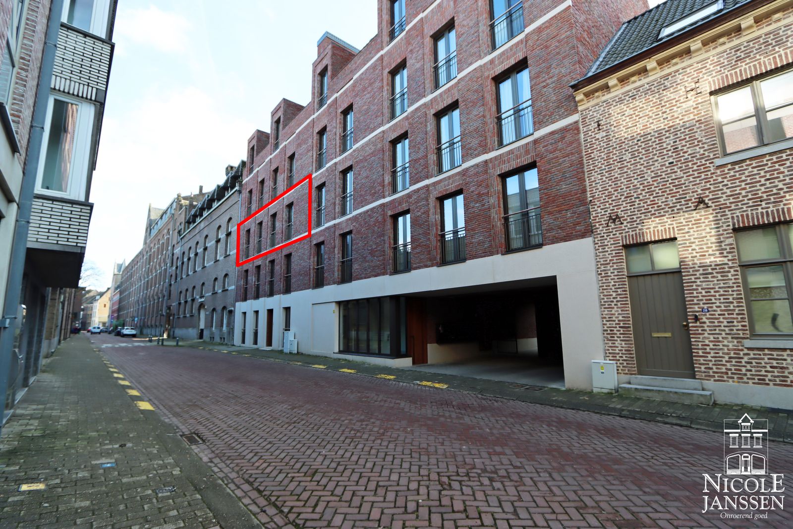 Nicole Janssen - appartement te koop - Boomgaardstraat 24 b21 te Maaseik - Buitenkant Gebouw (rand)- 1.jpg
