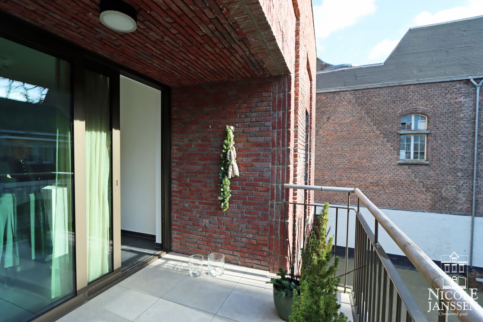 Nicole Janssen - appartement te koop - Boomgaardstraat 24 b21 te Maaseik - Terras (1) - 13.jpg