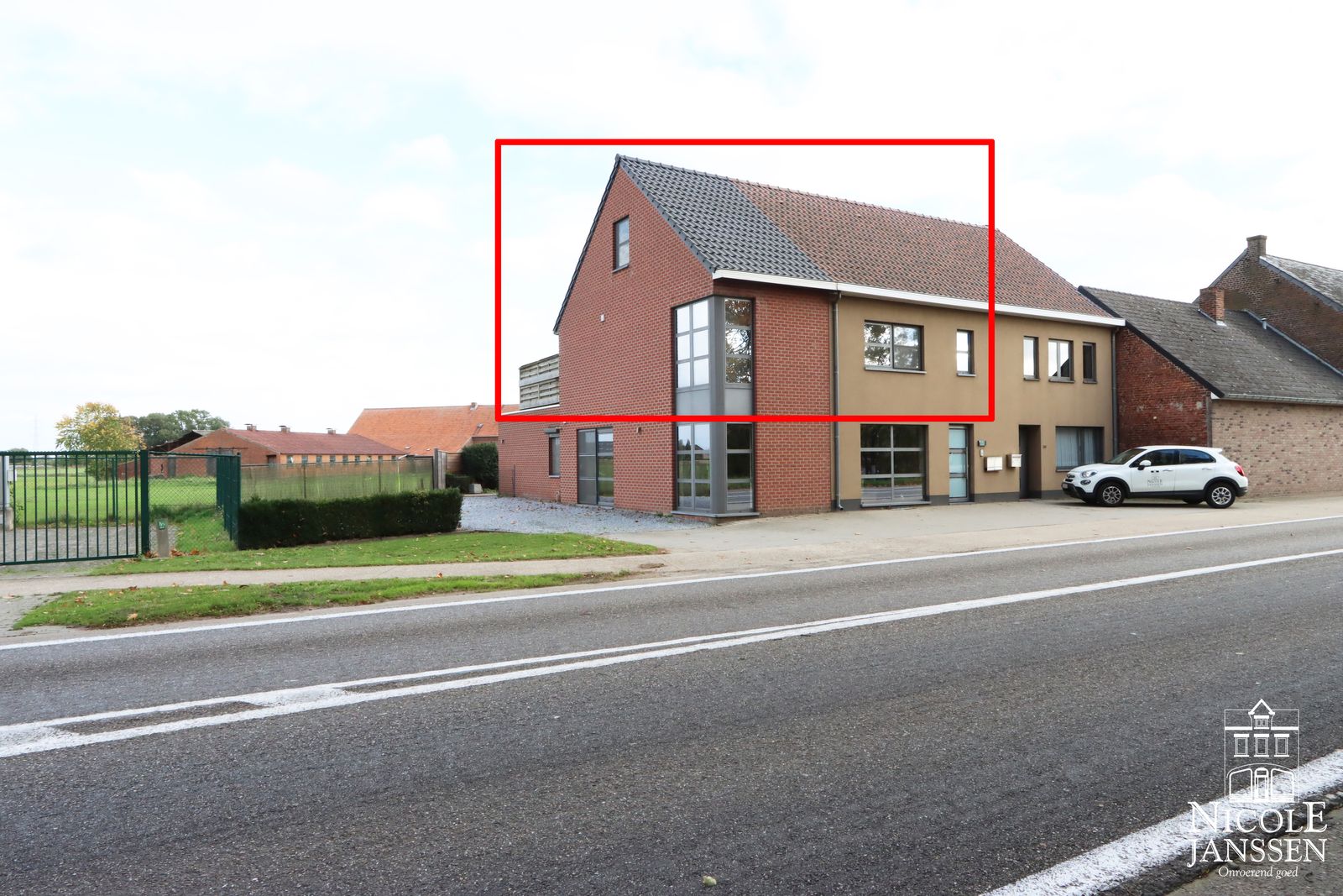 Nicole Janssen - appartement te koop - Weertersteenweg 251b2 te Maaseik - voorzijde2.jpg