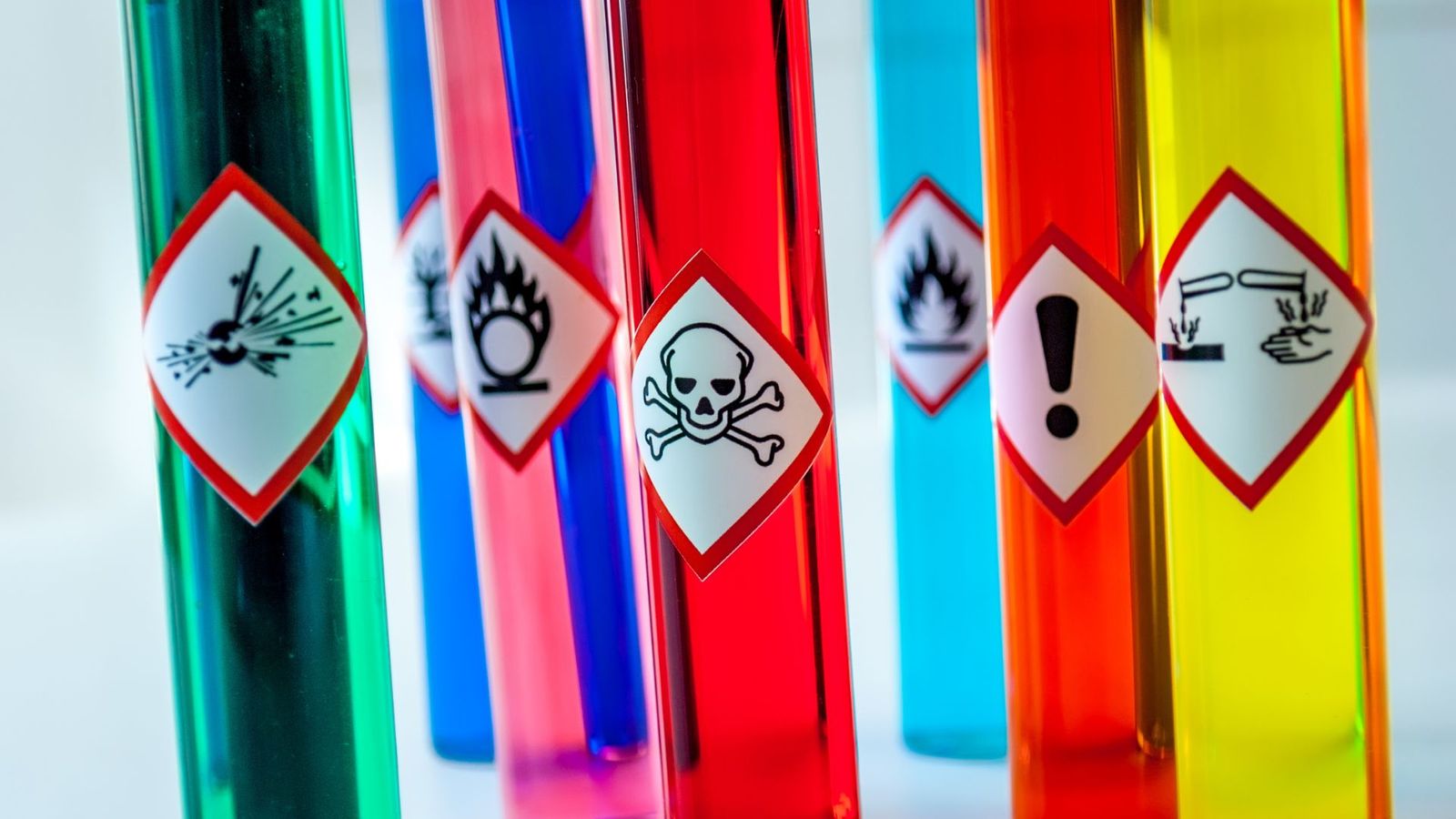 PFAS in mensentaal: wat het is, waar het zit en wat jij vandaag al kan doen