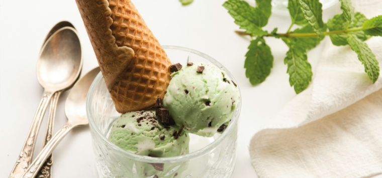 Pistache-ijs met chocoladestukjes
