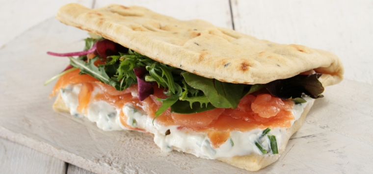 Flatbread met feta en zalm