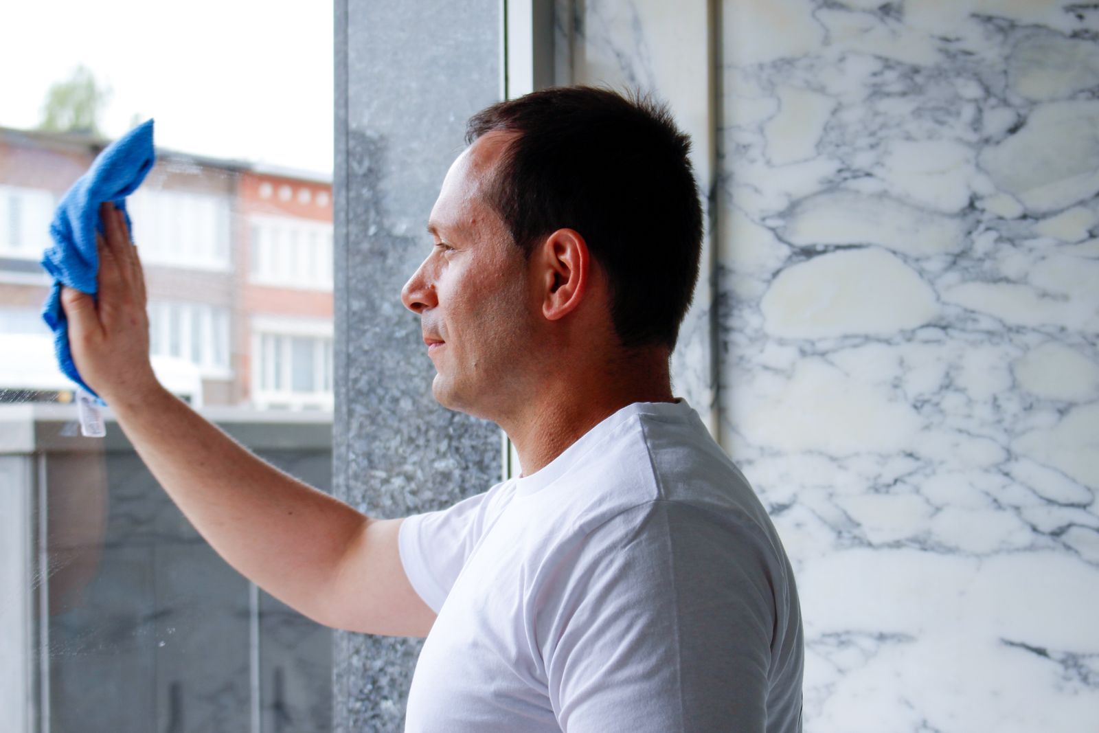 Waarom een kleine poetsploeg zorgt voor méér continuïteit en minder misverstanden: lessen uit 10 jaar praktijk