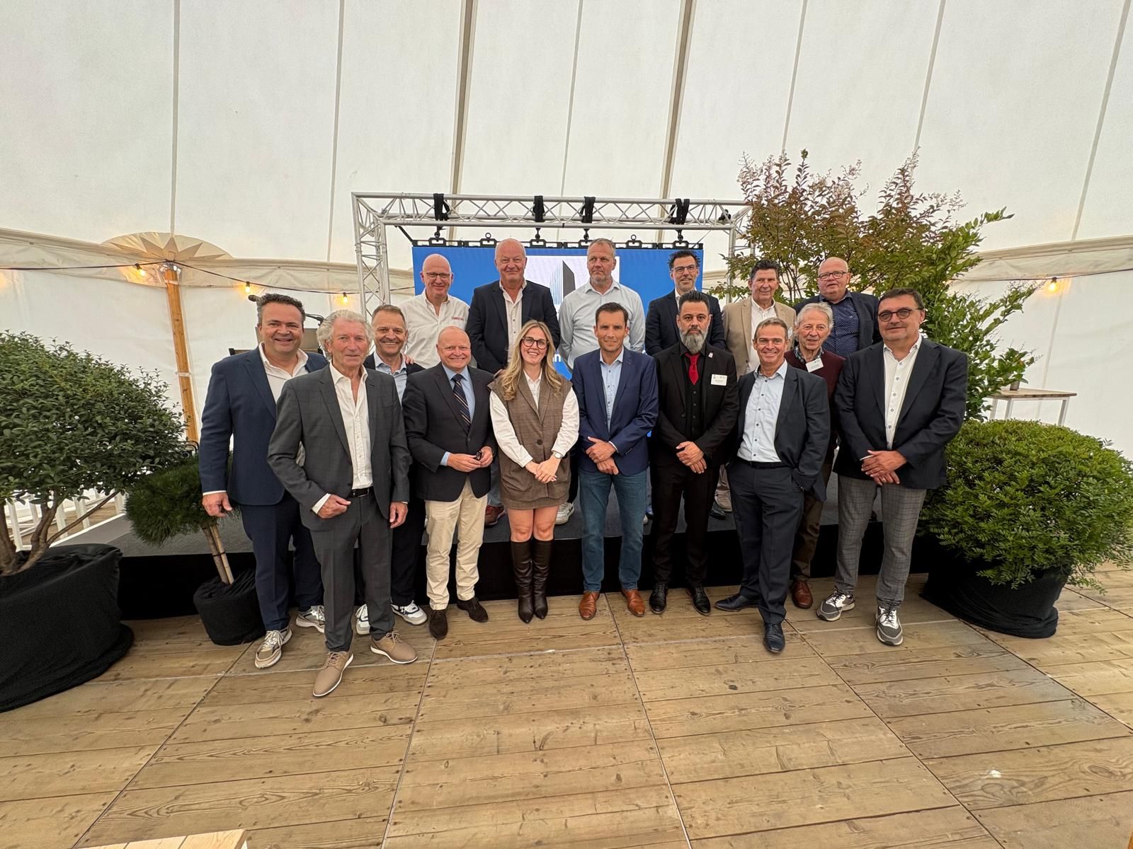 16 marktleiders, fabrikanten bouwmaterialen, ondersteunen Bouw Info Limburg