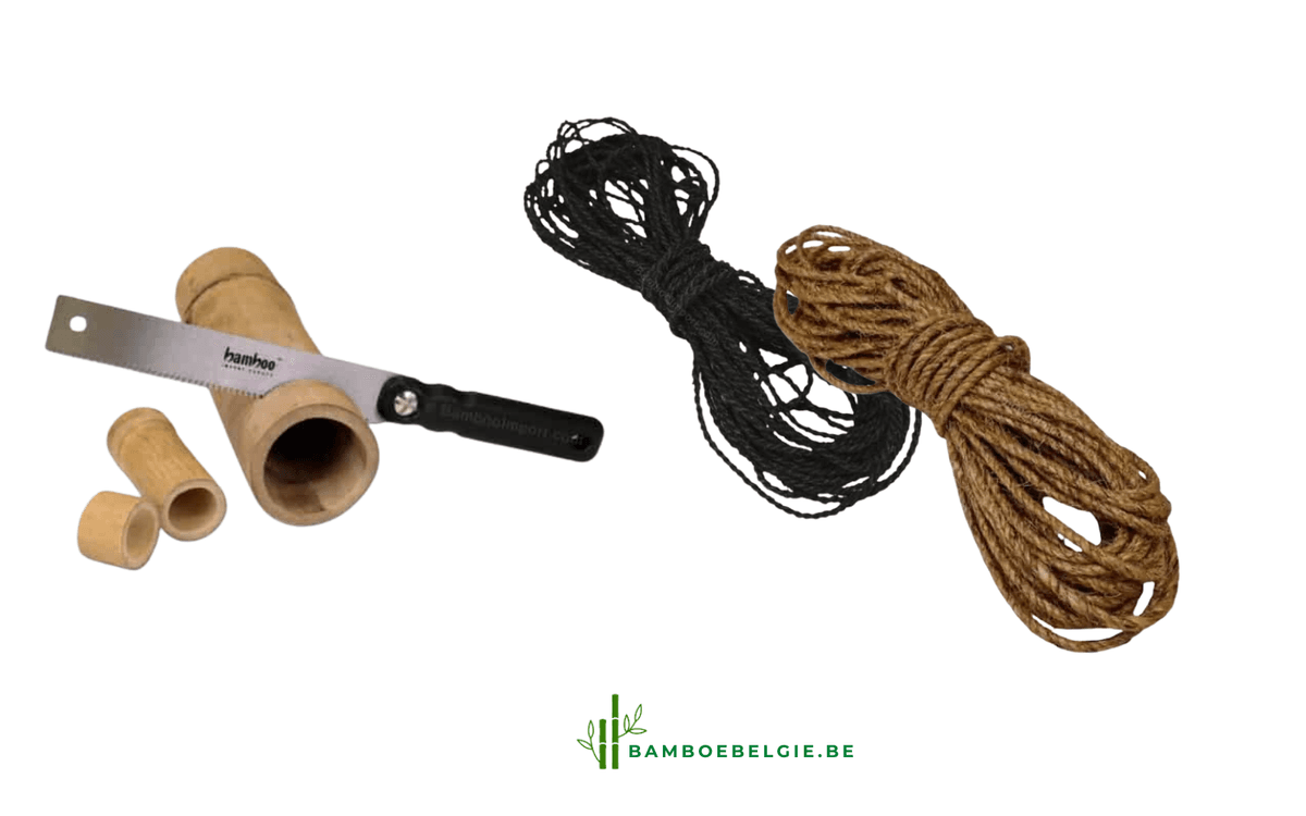 Bamboezaag en touw om je omheining op maat te maken. 💪