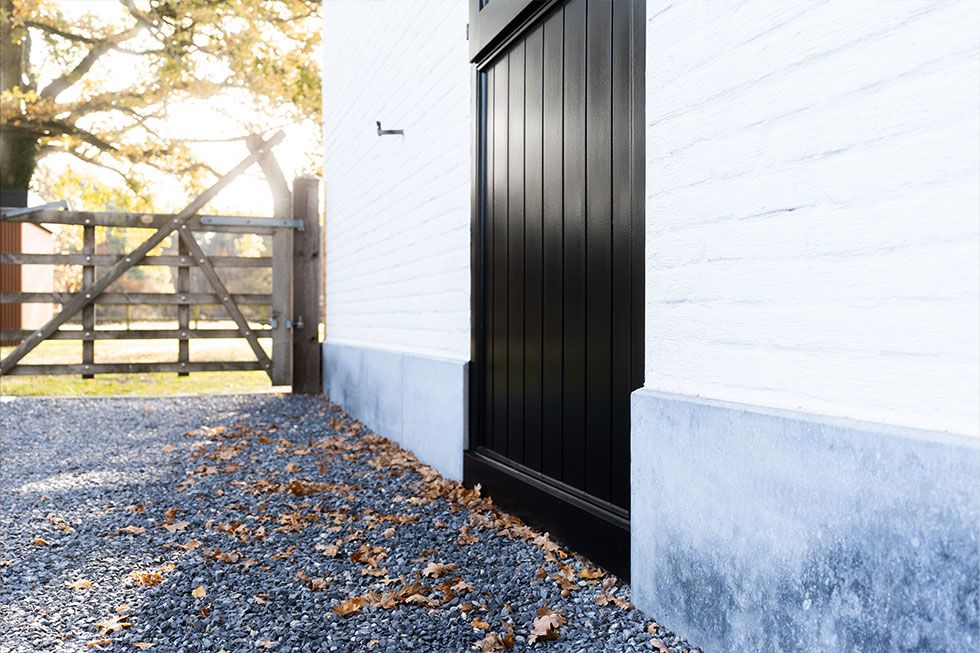 Gevelplint in Belgische blauwe steen bij woning in Project T