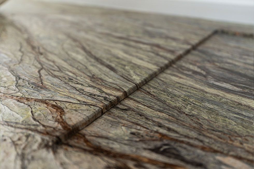 Detail van voeg en afwerking in natuursteen in Project T