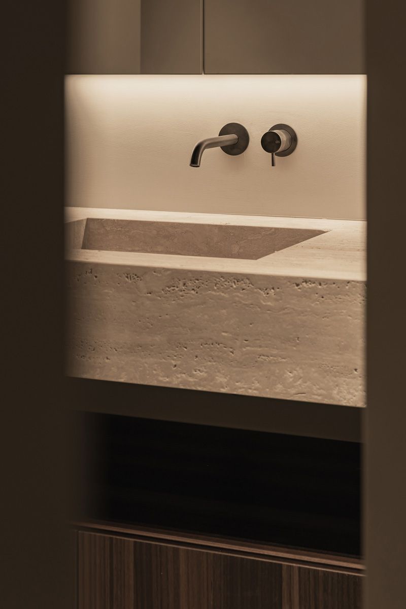 fedrigo-natuursteen-project-tm-badkamer-travertino-romano-wastafel.jpg