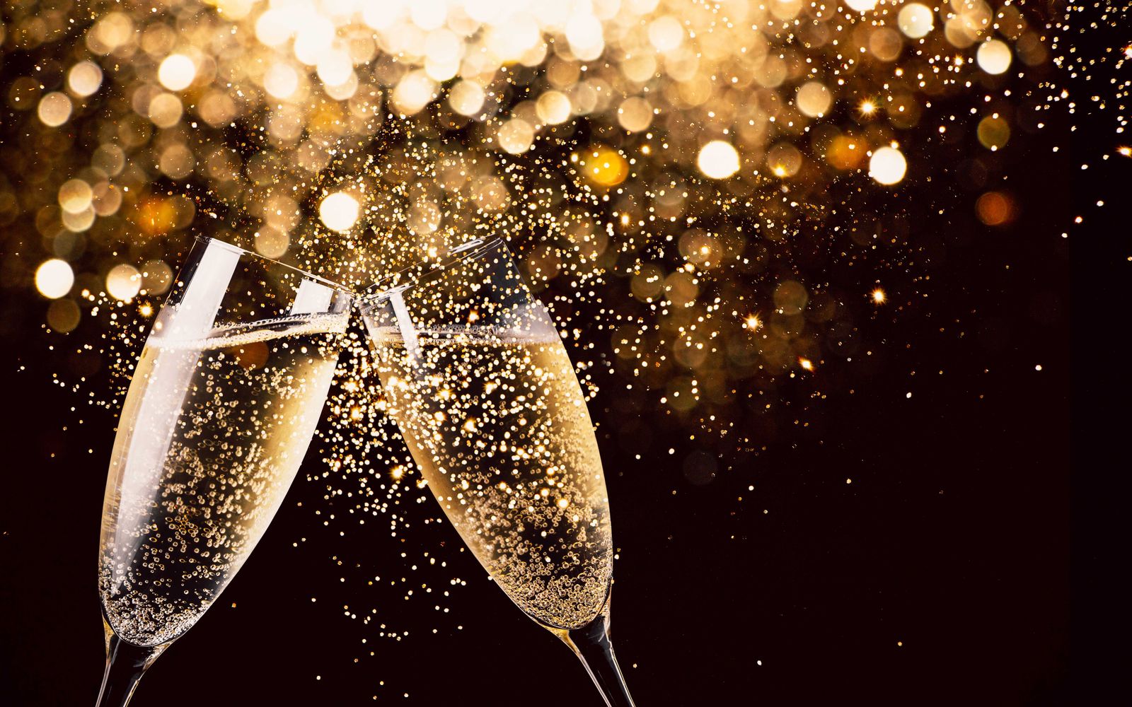 feest-bubbels-glazen-champagne-cava-nieuwjaar-receptie-c-gettyimages-1178741587_0.jpg