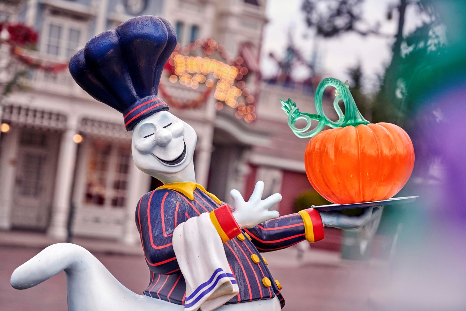 halloweensfeer-in-disneyland-park-3.jpg