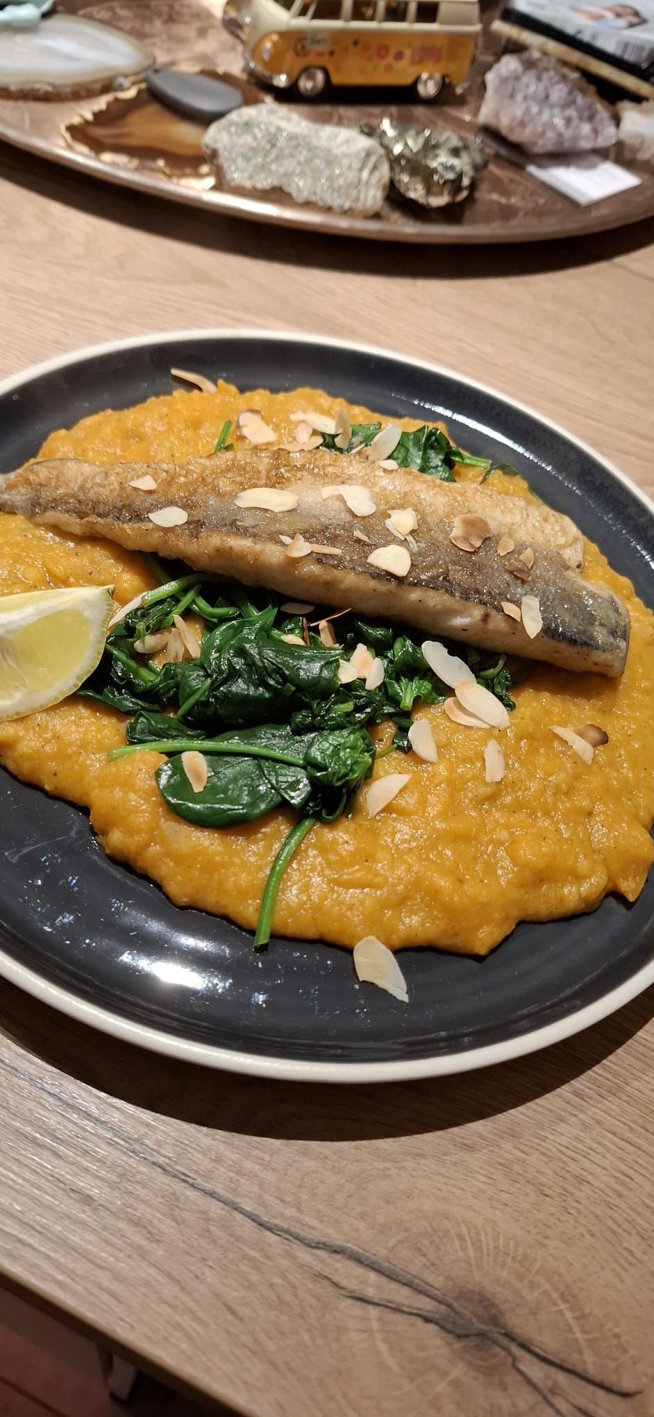 Heekfilet à la Meunière met Wortel-Linzenpuree, Spinazie & Geroosterd Amandelschaafsel