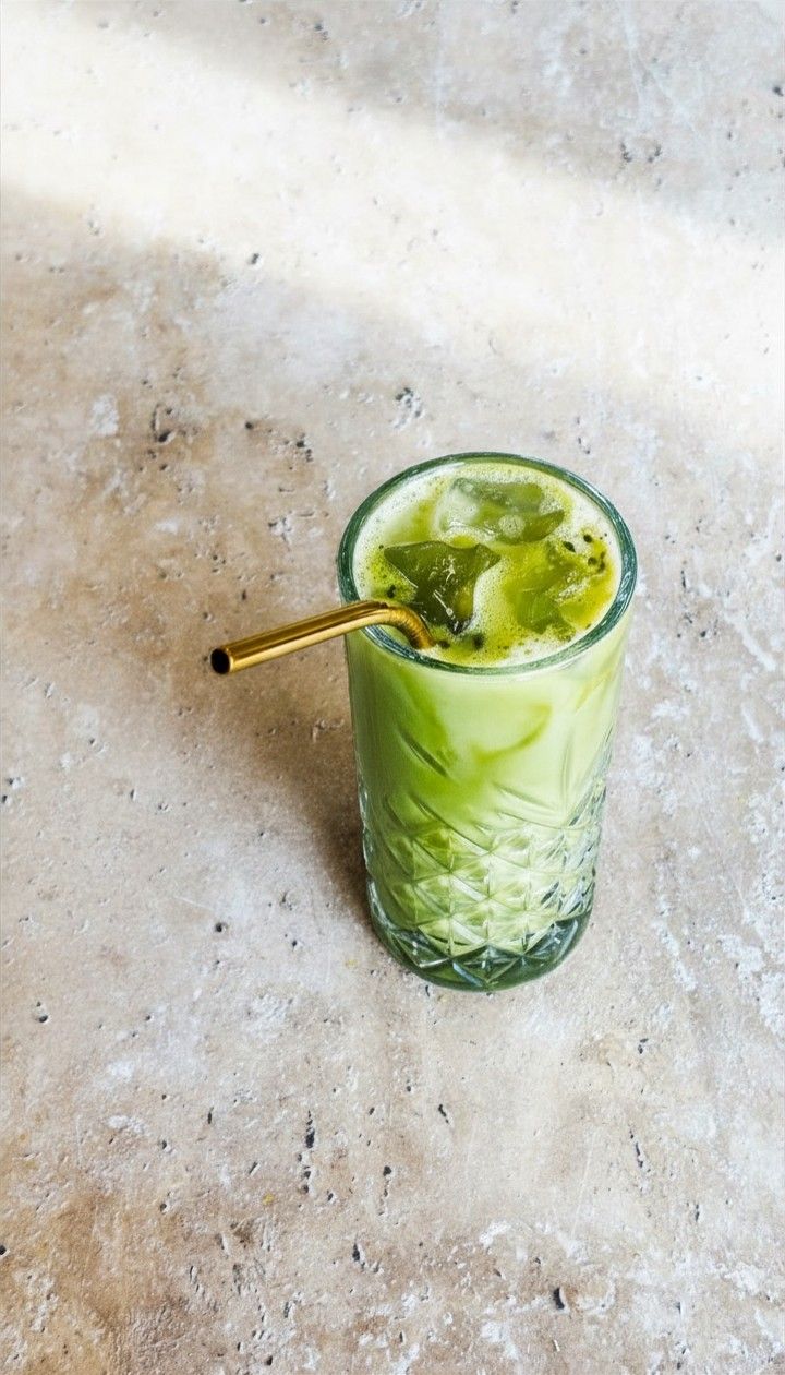 Iced Matcha Latte met Huisgemaakte Amandelmelk