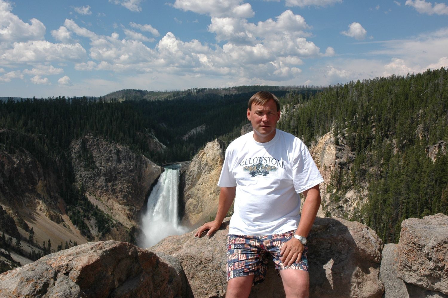 jean-paul-van-nieuwenhove-penta-reizen-west-usa-portret-bij-waterval.jpg