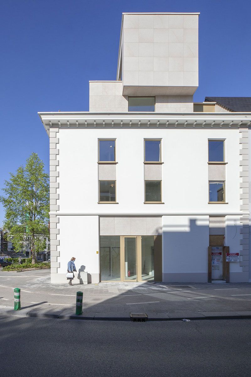 Combinatie van renovatie en nieuwbouw bij Project Uilenspiegel in Hasselt met natuursteen gevelbekleding