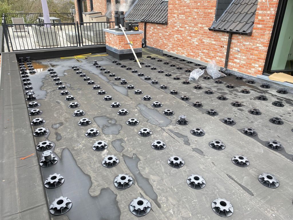 Onze terrassen worden uiteraard geplaatst op polypropileenpoten.