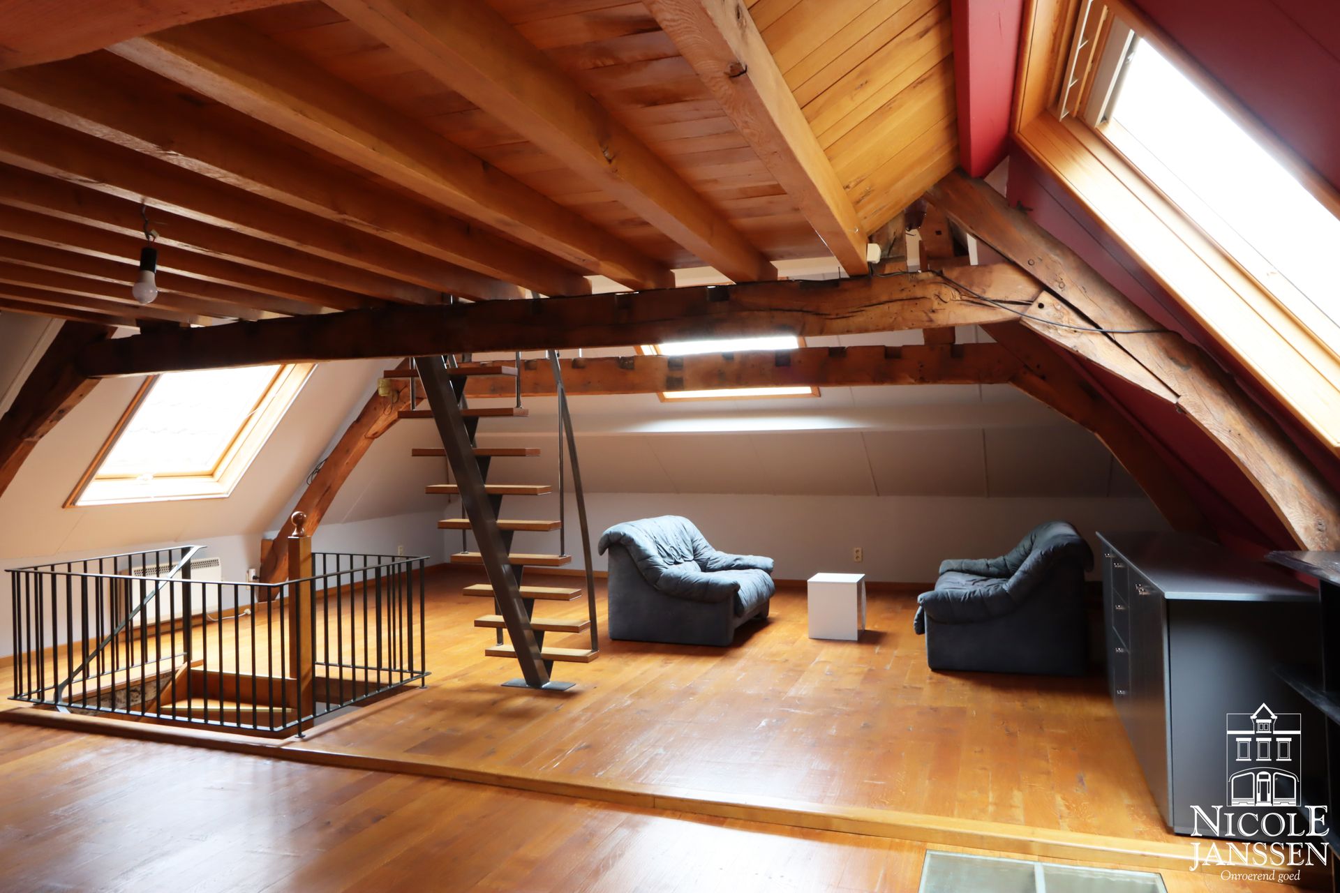 Nicole Janssen - pand te koop - Bosstraat 56 te Maaseik - studio leefruimte 2.jpg