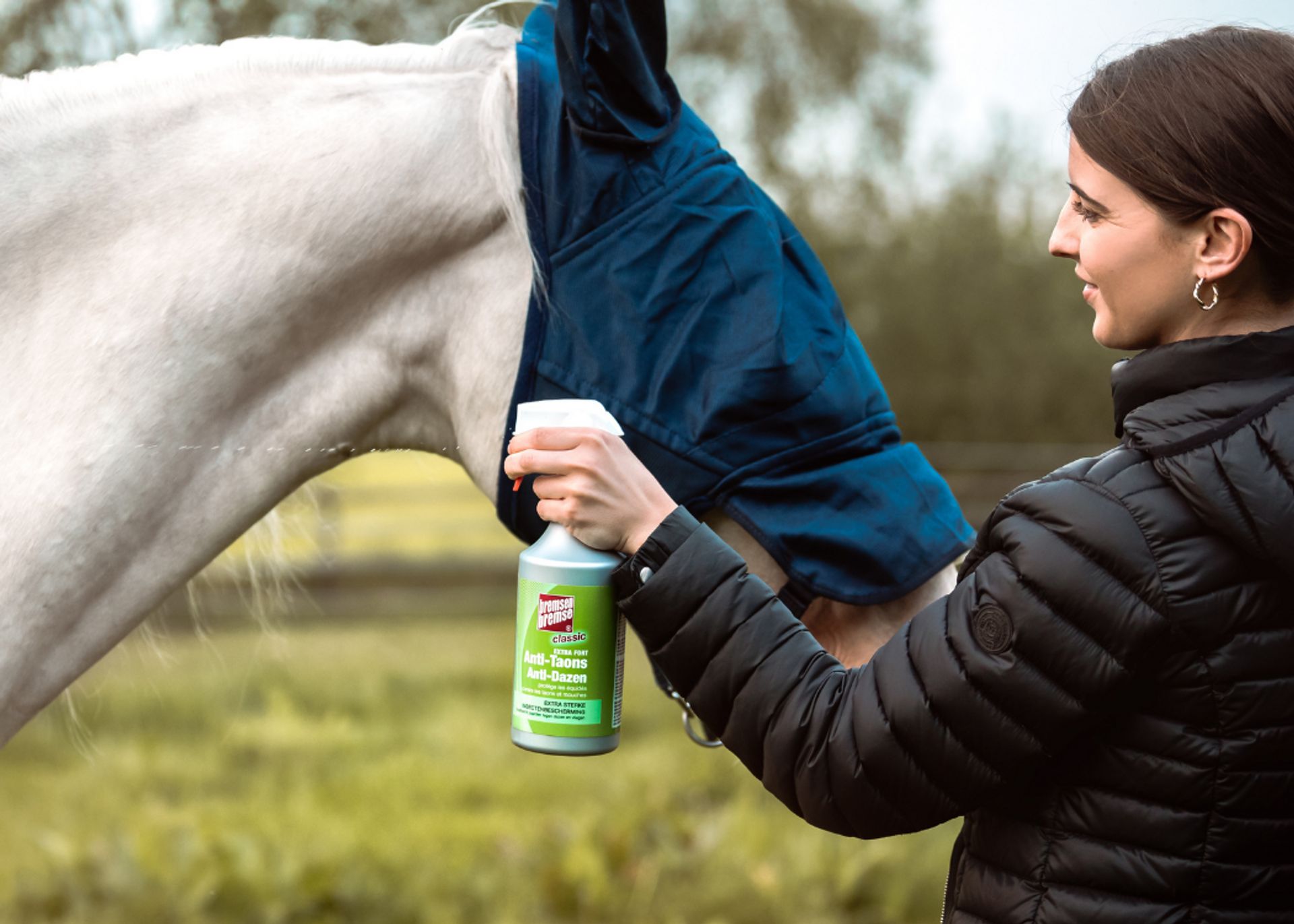 Bescherm je paard tegen insecten met een goede vliegenspray.