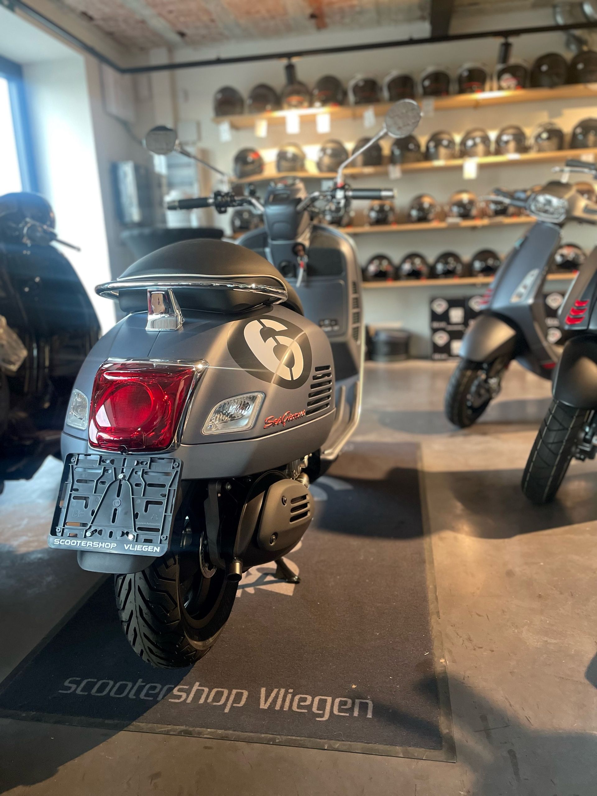 vespa gts sei giorni zijaanzicht.jpg