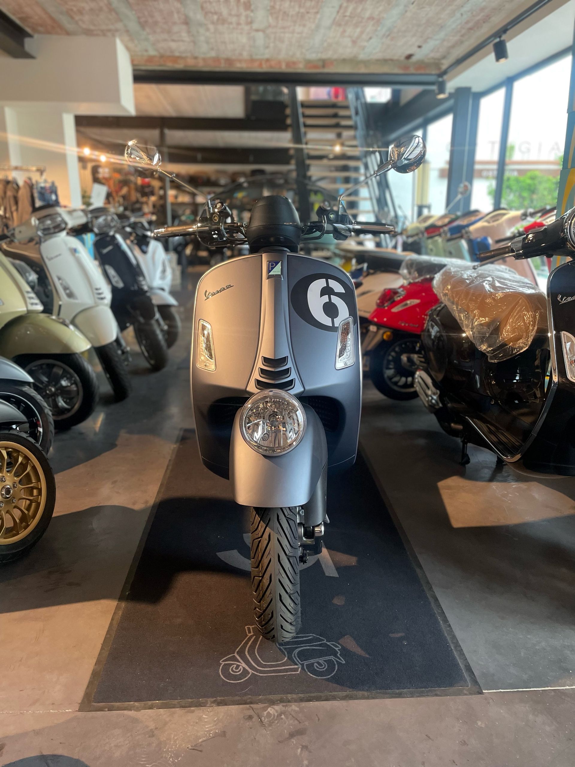 vespa gts sei giorni vooraanzicht.jpg