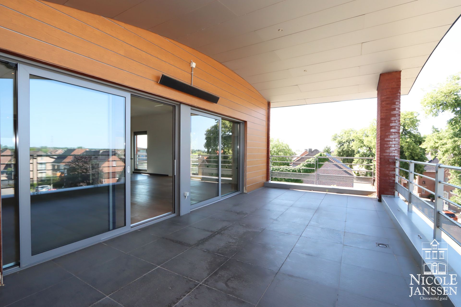 Nicole Janssen - appartement te koop - Kloosterbempden 3A b21 te Maaseik - terras3.jpg