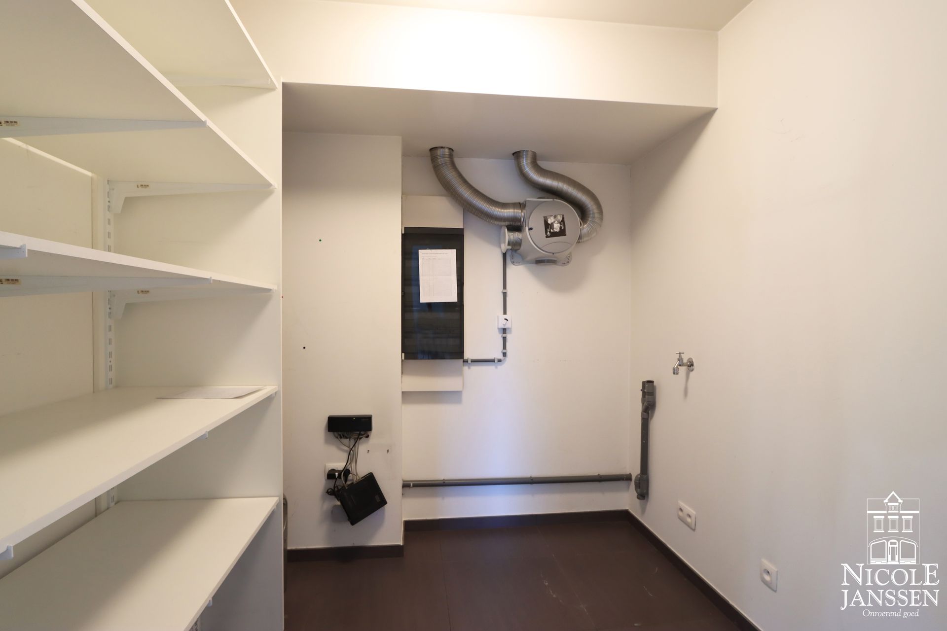 Nicole Janssen - appartement te koop - Kloosterbempden 3A b21 te Maaseik - berging.jpg