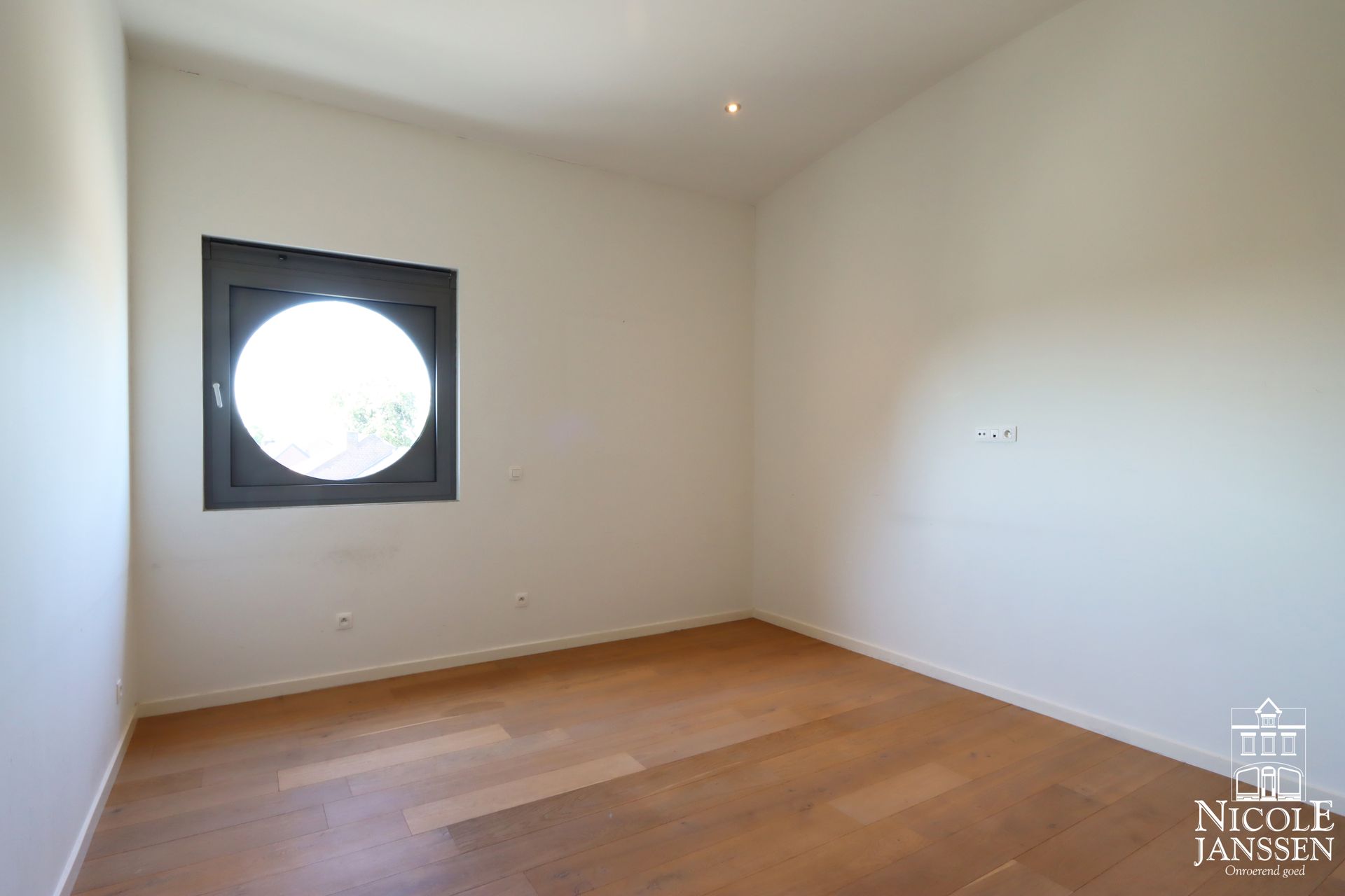Nicole Janssen - appartement te koop - Kloosterbempden 3A b21 te Maaseik - slaapkamer 2.jpg