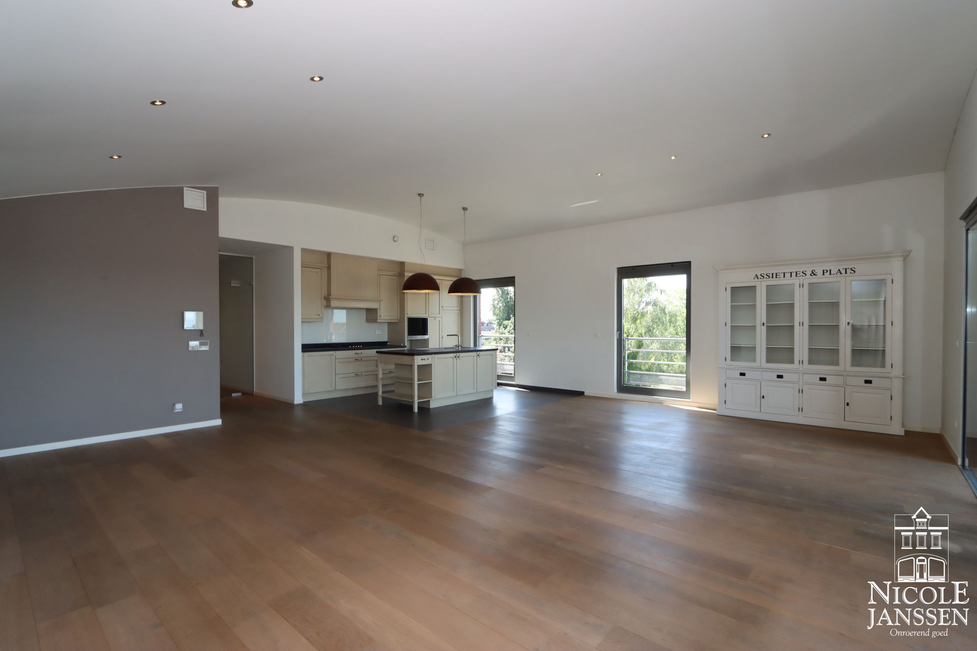 Nicole Janssen - appartement te koop - Kloosterbempden 3A b21 te Maaseik - leefruimte2.jpg