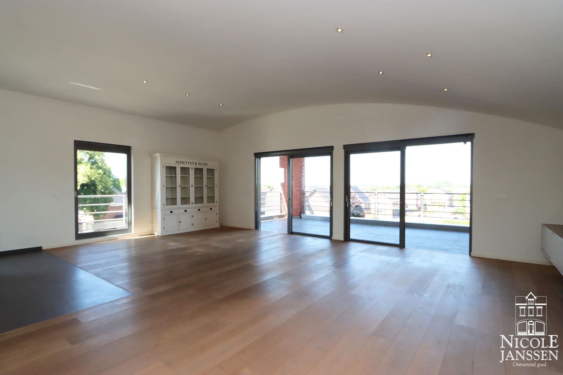 Nicole Janssen - appartement te koop - Kloosterbempden 3A b21 te Maaseik - leefruimte3.jpg
