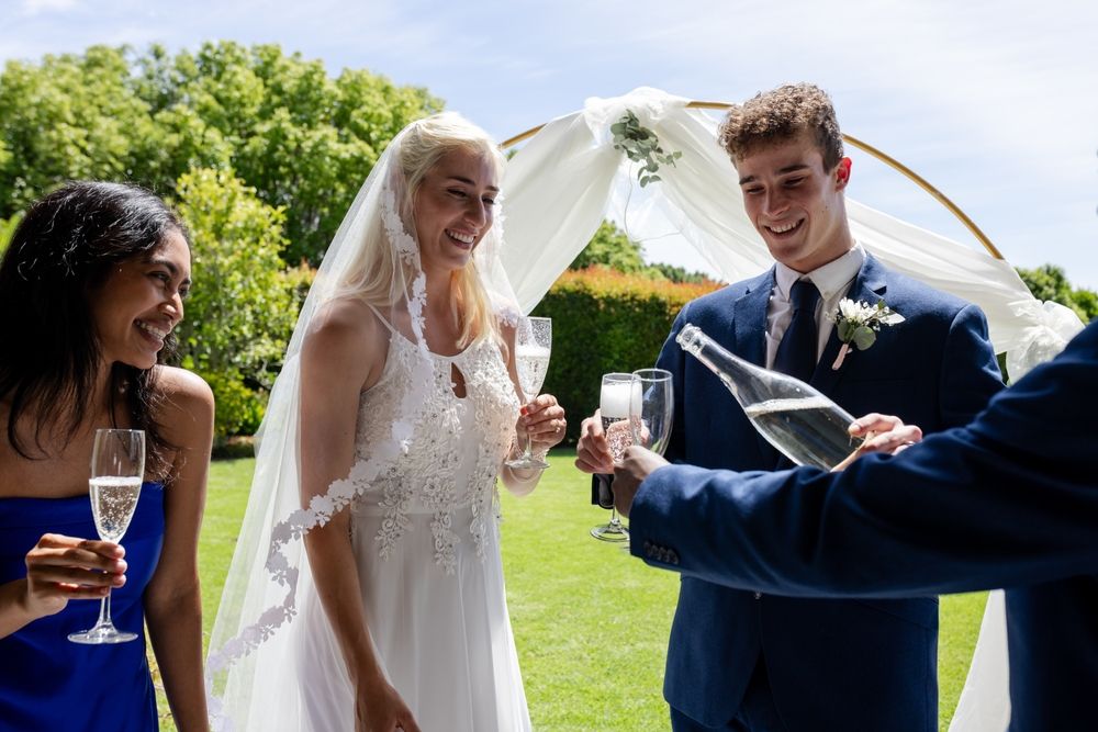 5 details die uw feestoutfit frisser maken tijdens een hittegolf