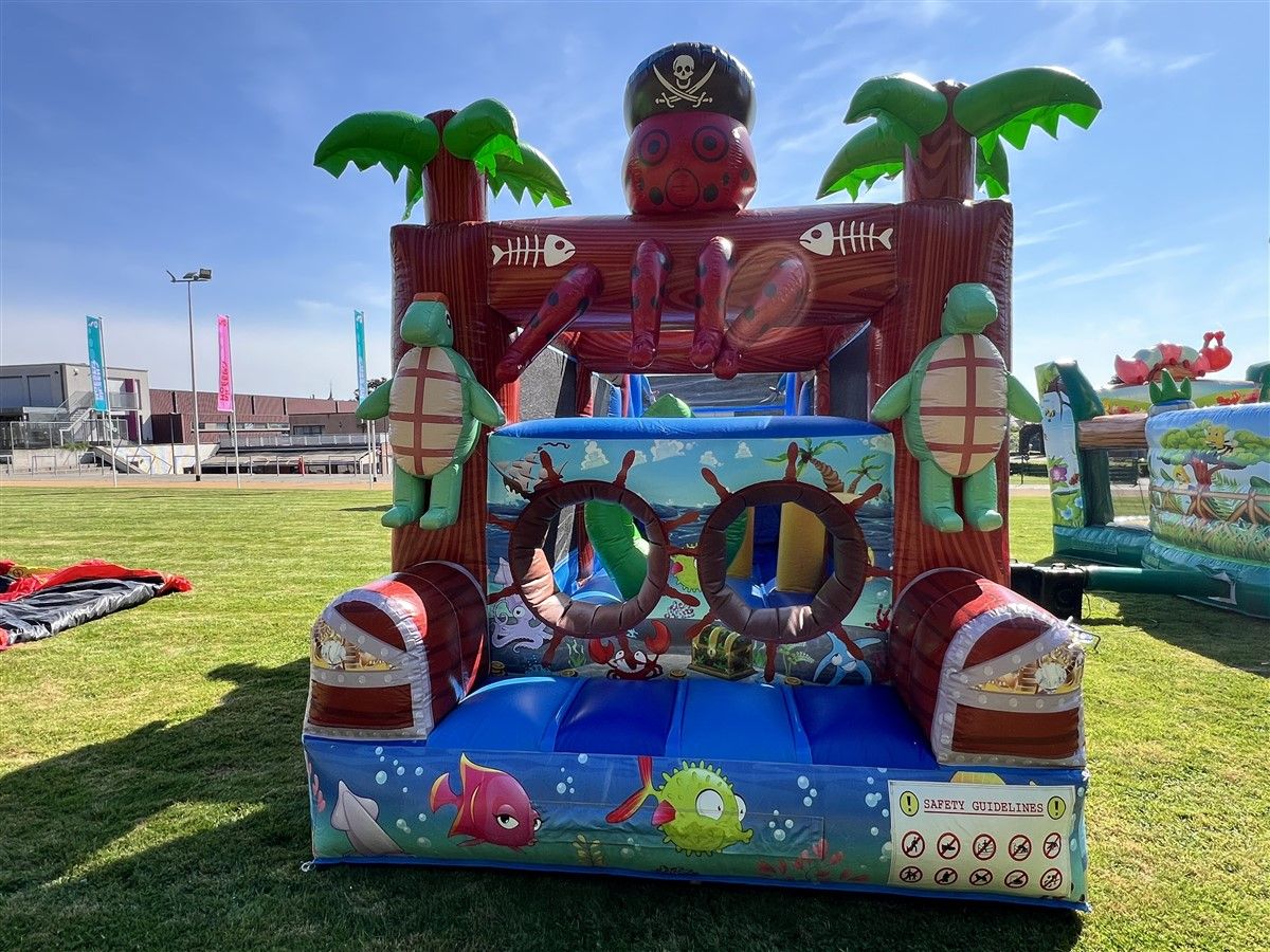 springkasteel-piraten-hindernissenbaan (3).jpg