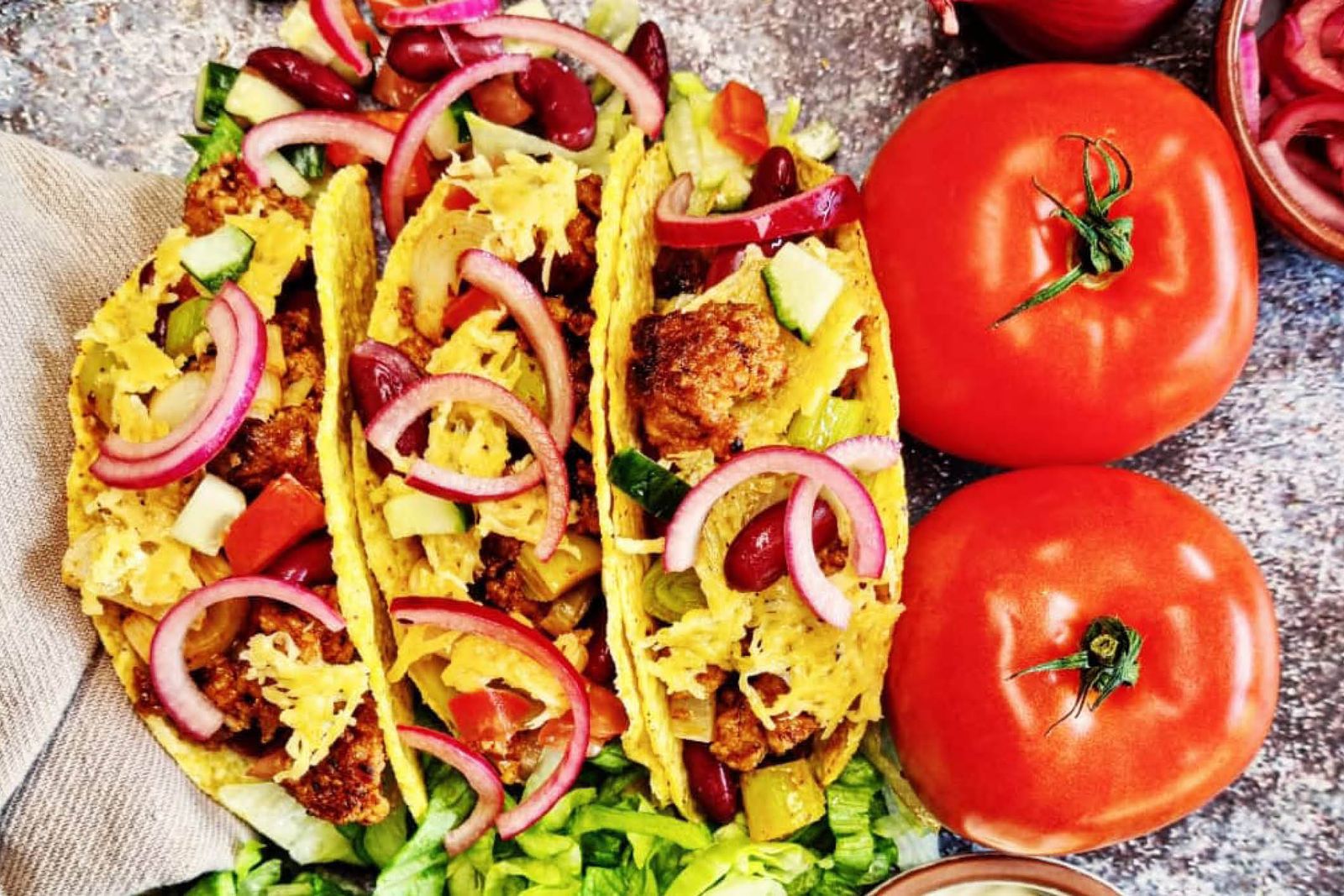 Taco shells met gekruid gehakt en prei