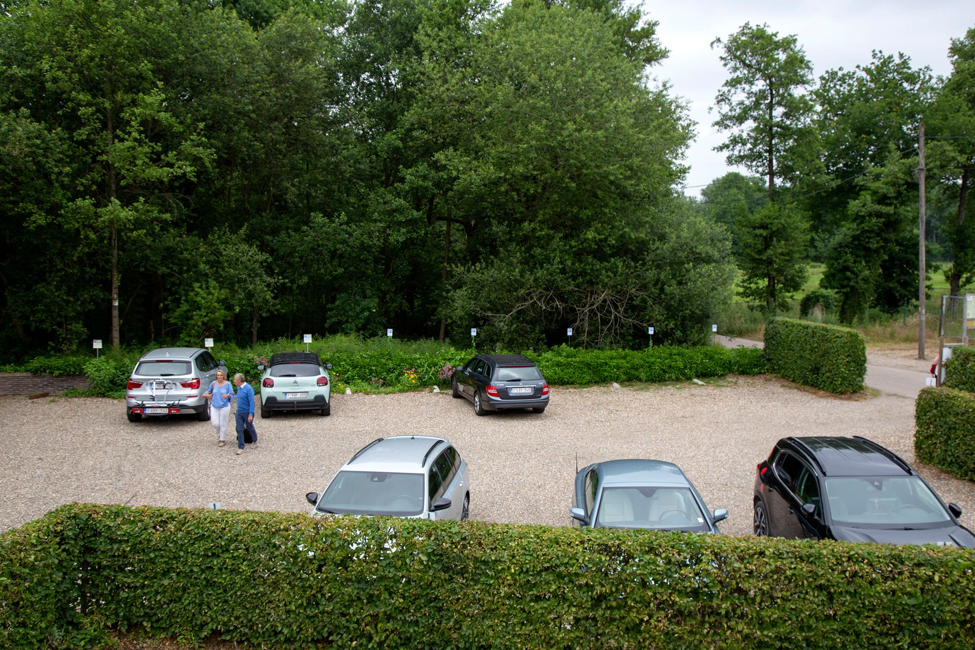 Bij aankomst treffen onze gasten een ruime parking aan, waar altijd een plekje voor hen gereserveerd is.