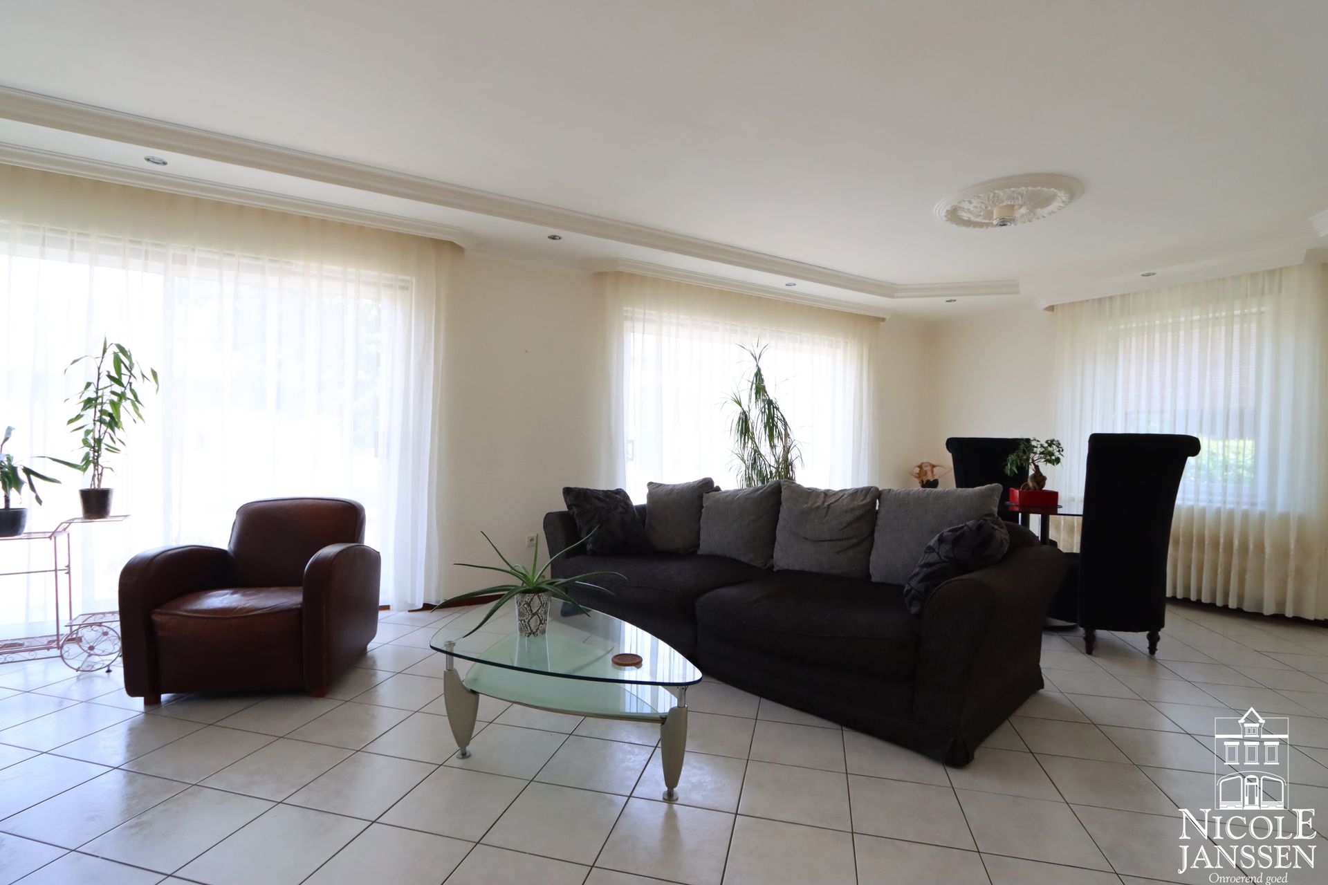 Nicole Janssen huis te koop - Kinrooi Breeërsteenweg 267 (salon).jpg