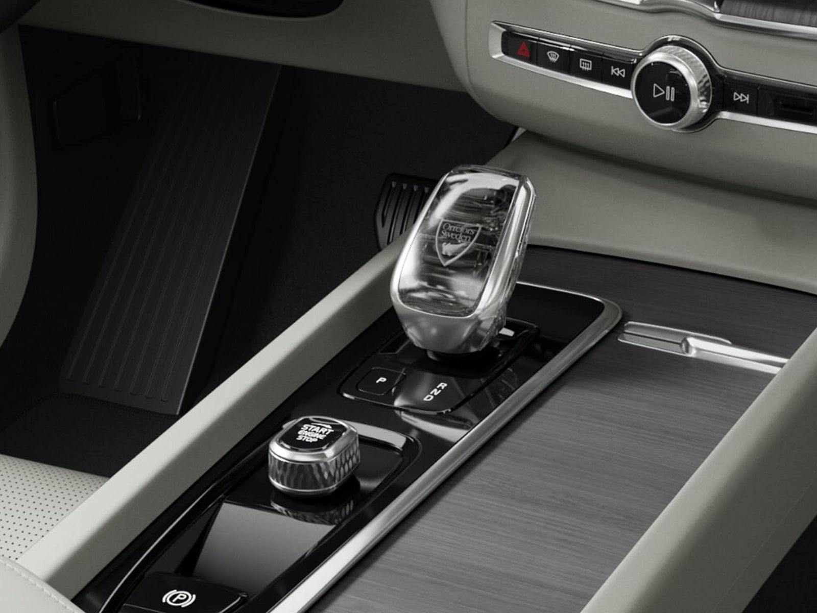xc60-fuel-flatcard-3-4x3.jpg
