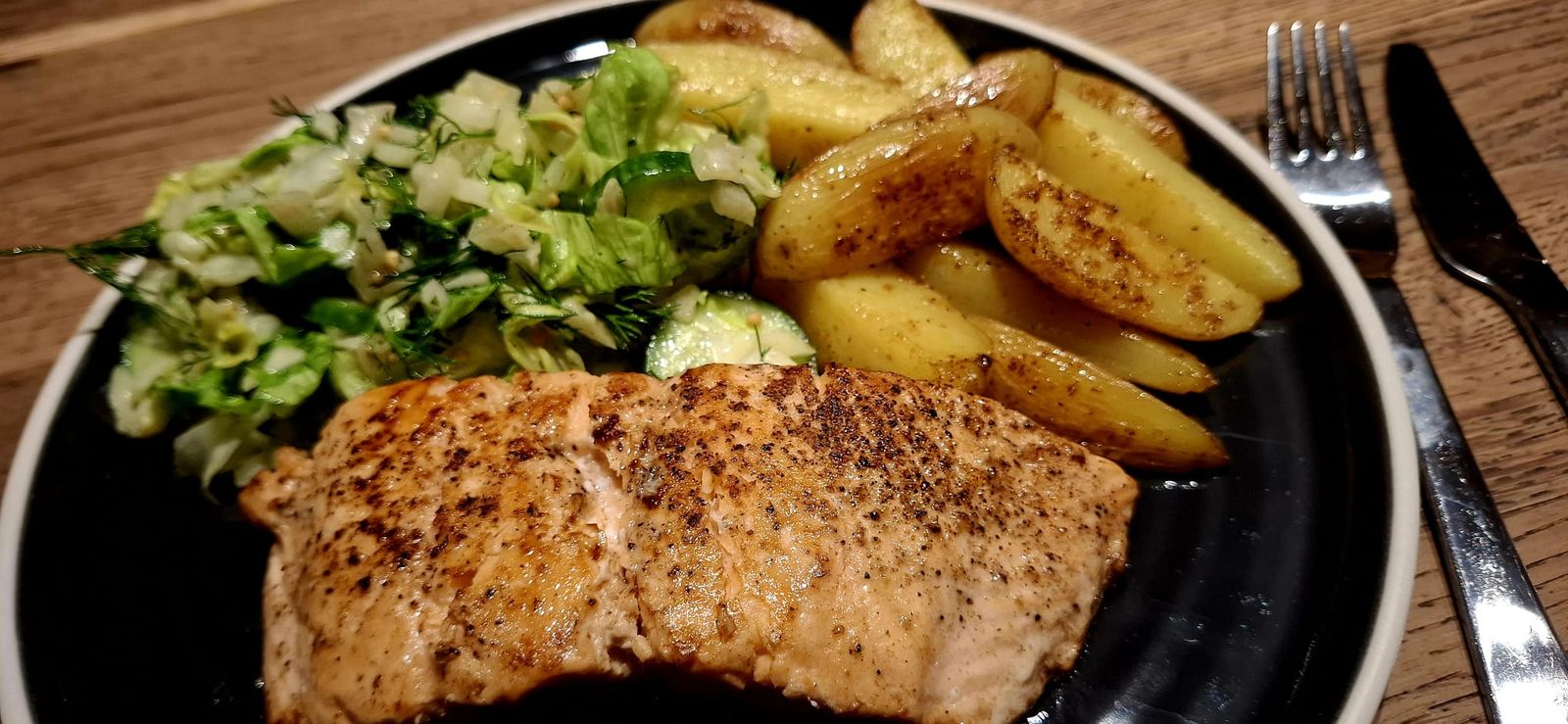 Recept: Zalm met salade op z’n Scandinavisch (voor 2 personen)